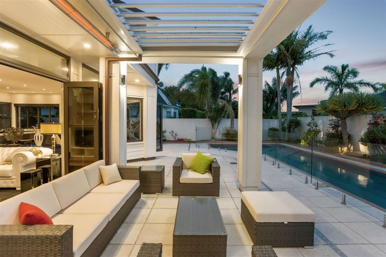 Photo of property in 235 Bleakhouse Road, Mellons Bay, Auckland, 2014