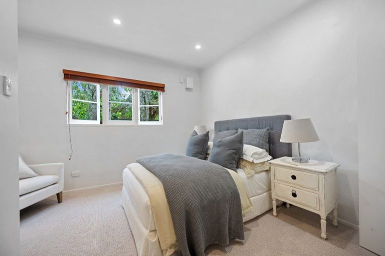 Photo of property in 194 Onewa Road, Birkenhead, Auckland, 0626