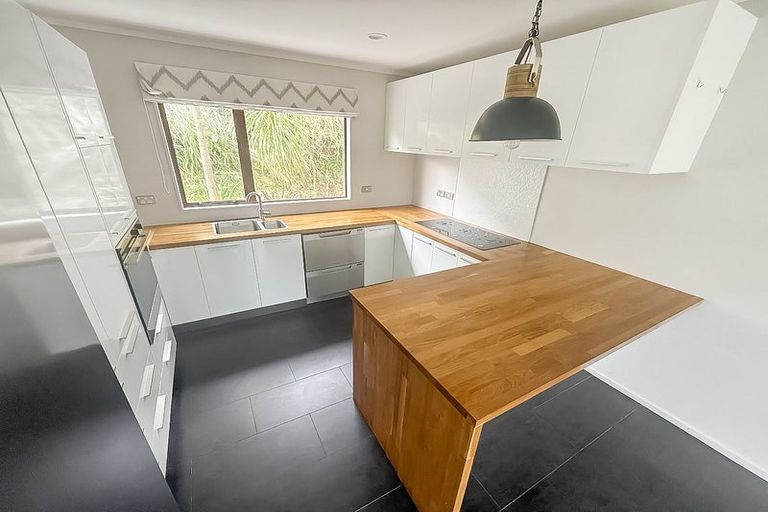 Photo of property in 111 Woodman Drive, Tawa, Wellington, 5028