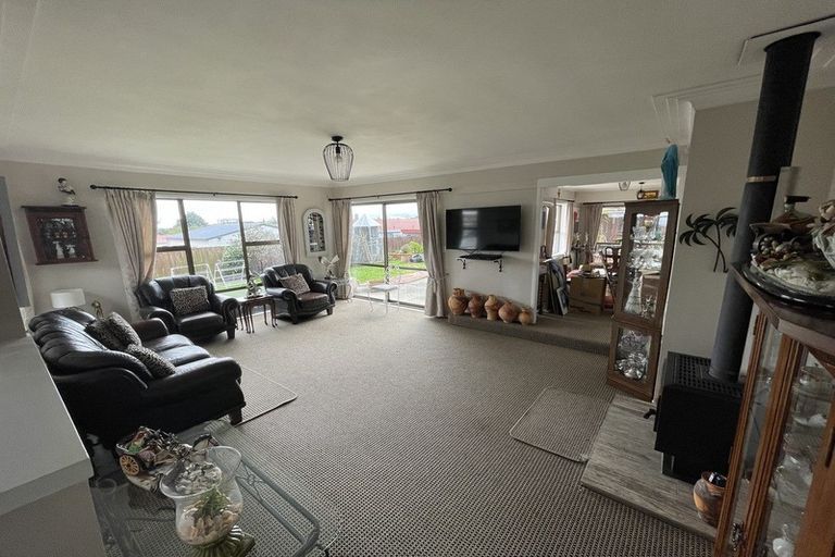 Photo of property in 106 Everglade Drive, Totara Heights, Auckland, 2105
