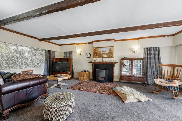 Photo of property in 1 Tapestry Grove, Silverstream, Upper Hutt, 5019