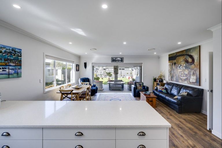 Photo of property in 54 Eriksen Road, Te Awa, Napier, 4110