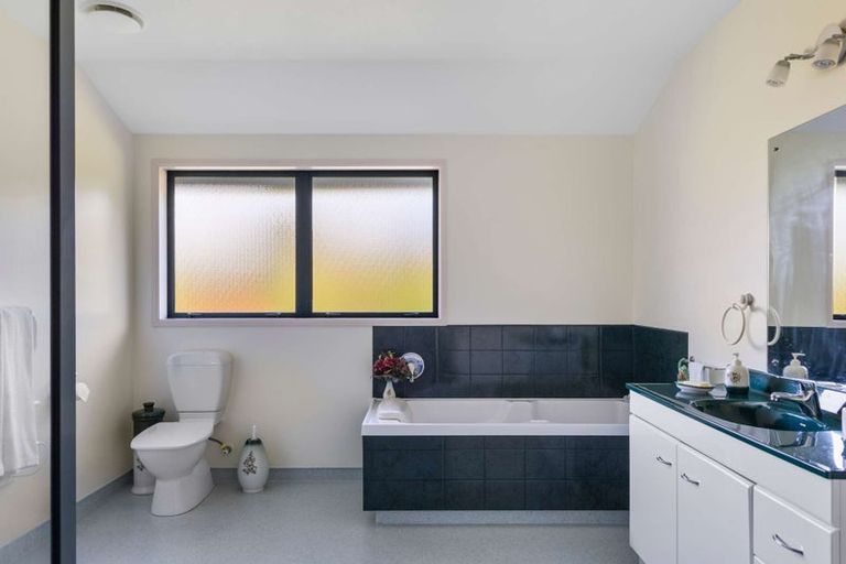 Photo of property in 520 Manutahi Road, Lepperton, New Plymouth, 4373