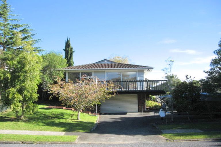 Photo of property in 14 Pickwick Parade, Mellons Bay, Auckland, 2014
