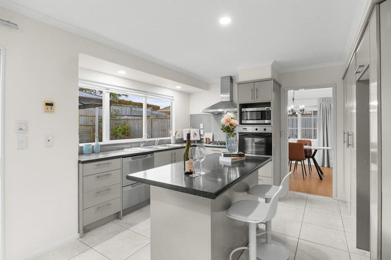 Photo of property in 8 William Woods Court, Flat Bush, Auckland, 2016