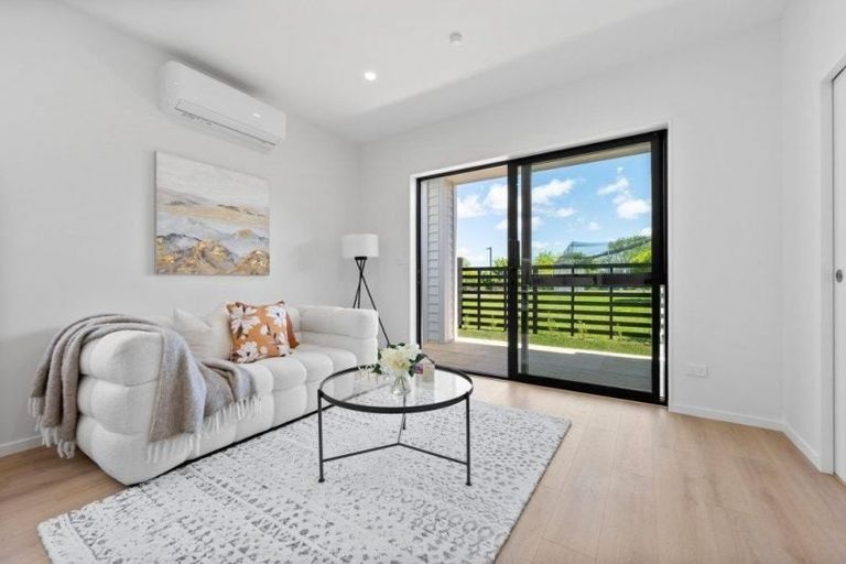Photo of property in 4/18 Albert Road, Kelston, Auckland, 0602