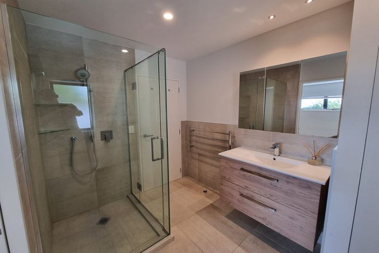 Photo of property in 2/7 Delisle Place, Windsor Park, Auckland, 0632