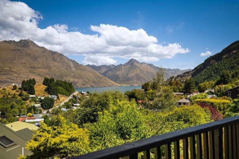 Photo of property in 4b Caples Place, Fernhill, Queenstown, 9300
