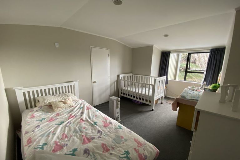 Photo of property in 1/4 Avalon Place, Glenfield, Auckland, 0629