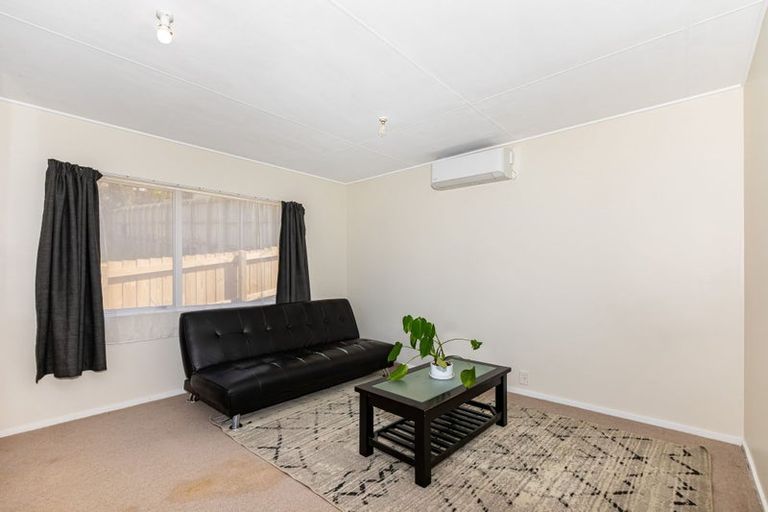 Photo of property in 17 Sombrero View, Ascot Park, Porirua, 5024
