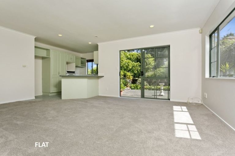Photo of property in 26 Lorikeet Place, Unsworth Heights, Auckland, 0632