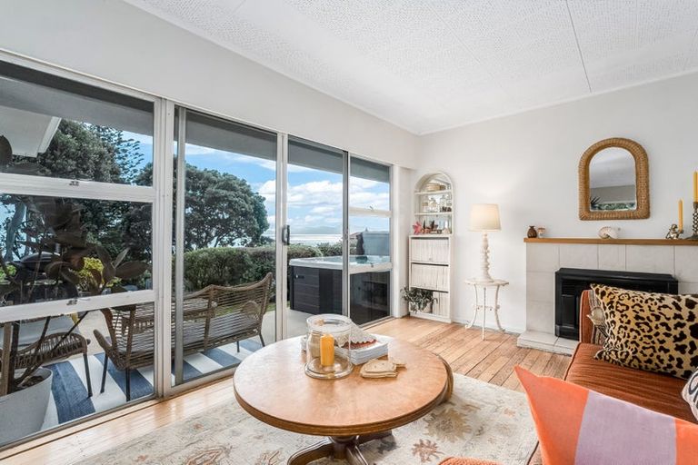 Photo of property in 16 Paneta Street, Paekakariki, 5034