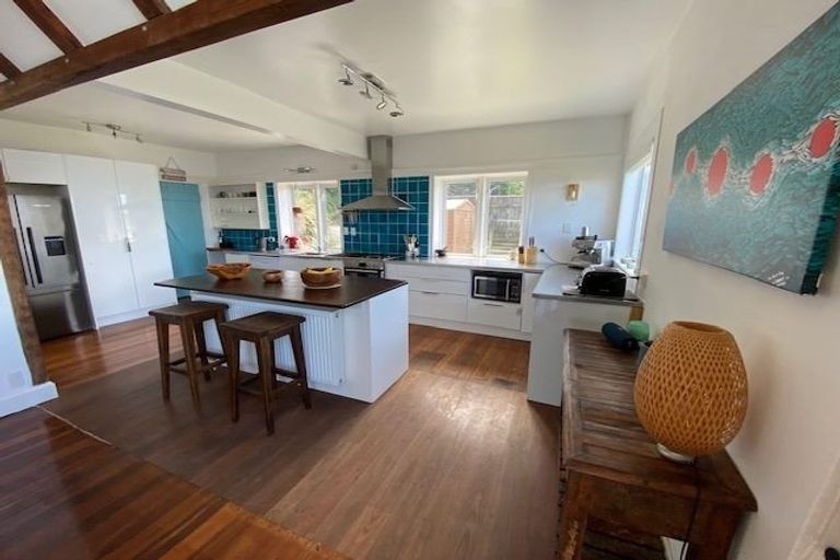 Photo of property in 336 The Esplanade, Island Bay, Wellington, 6023