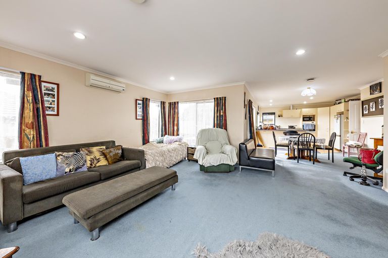 Photo of property in 23 Pitt Avenue, Clendon Park, Auckland, 2103
