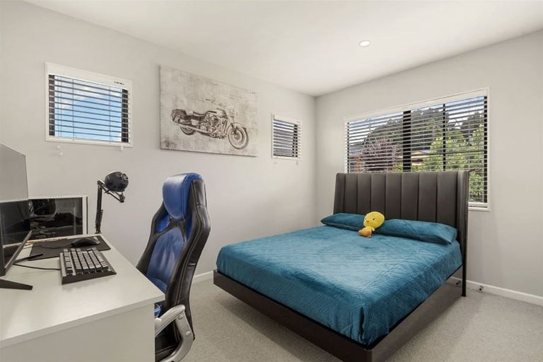 Photo of property in 6 Fairchild Avenue, Goodwood Heights, Auckland, 2105