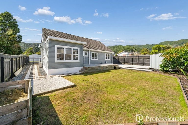 Photo of property in 400 Stokes Valley Road, Stokes Valley, Lower Hutt, 5019