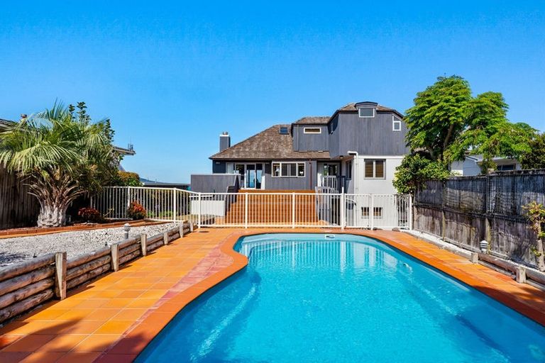 Photo of property in 11 Katui Street, Castor Bay, Auckland, 0620
