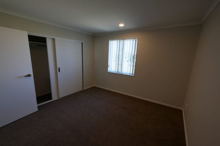 Photo of property in 12 Warbler Crescent, Papakura, 2110