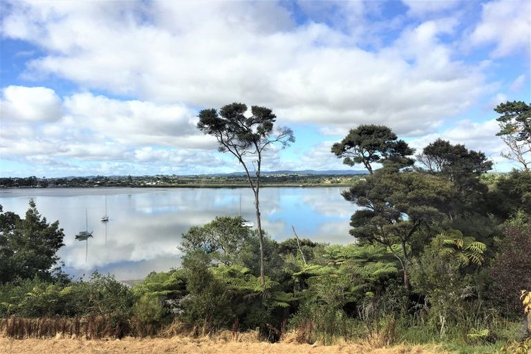 Photo of property in 7 Chatham Avenue, Paremoremo, Auckland, 0632