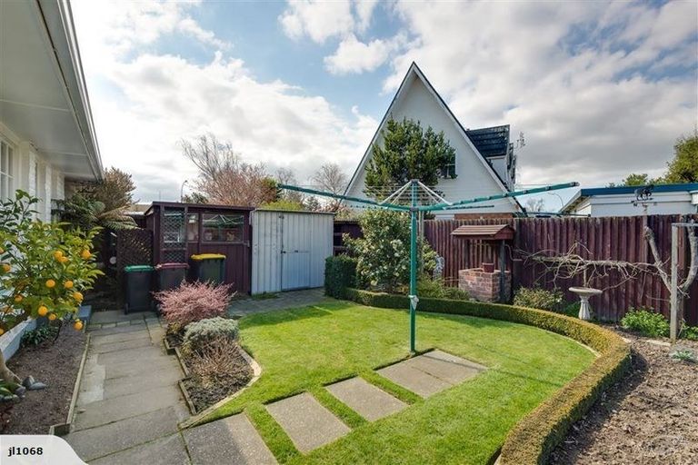 Photo of property in 2/202 Waimairi Road, Ilam, Christchurch, 8041