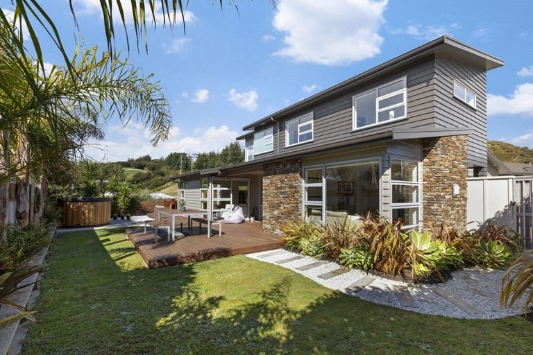 Photo of property in 9 Endeavour Drive, Whitby, Porirua, 5024