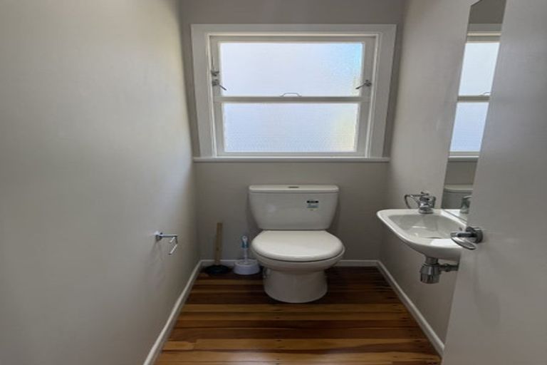 Photo of property in 113 Parkvale Road, Karori, Wellington, 6012