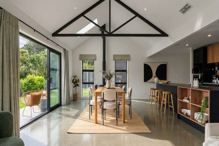 Photo of property in 19 Prestbury Grove, Churton Park, Wellington, 6037