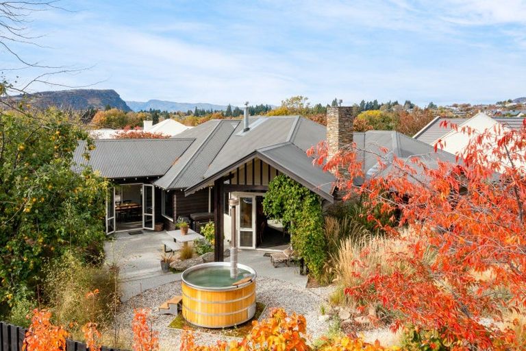 Photo of property in 92 Meadowstone Drive, Wanaka, 9305