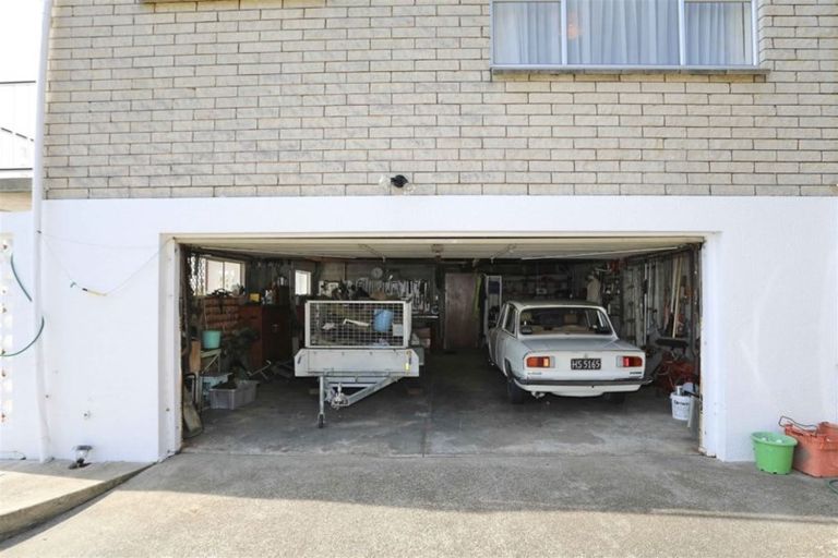 Photo of property in 68 Marine Parade, Bluff, 9814