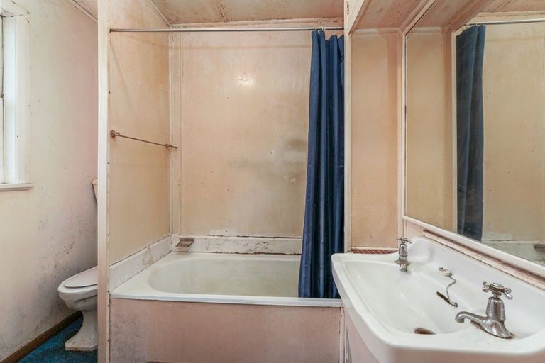 Photo of property in 70 Moana Street, Otaki Beach, Otaki, 5512