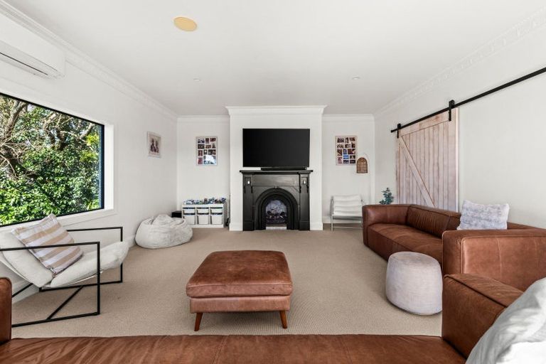 Photo of property in 73 James Cook Street, Havelock North, 4130