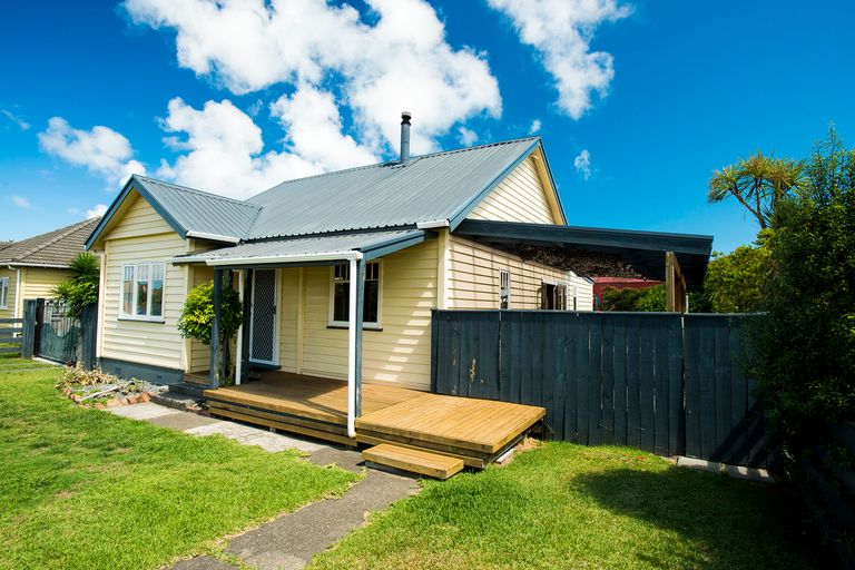 Photo of property in 16 Anzac Street, Gisborne, 4010