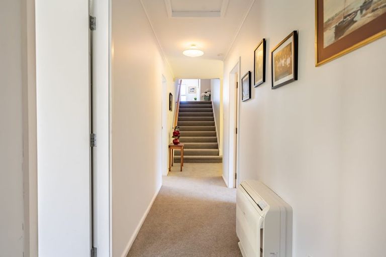 Photo of property in 12 The Track, Plimmerton, Porirua, 5026