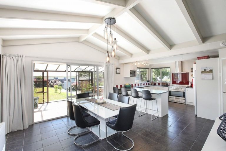 Photo of property in 8 Home Street, Winton, 9720