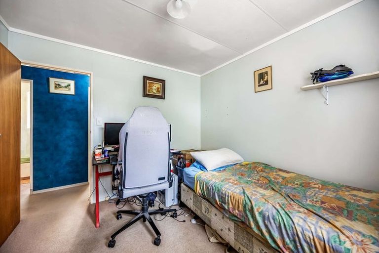 Photo of property in 28 Tiroiti Grove, Stokes Valley, Lower Hutt, 5019