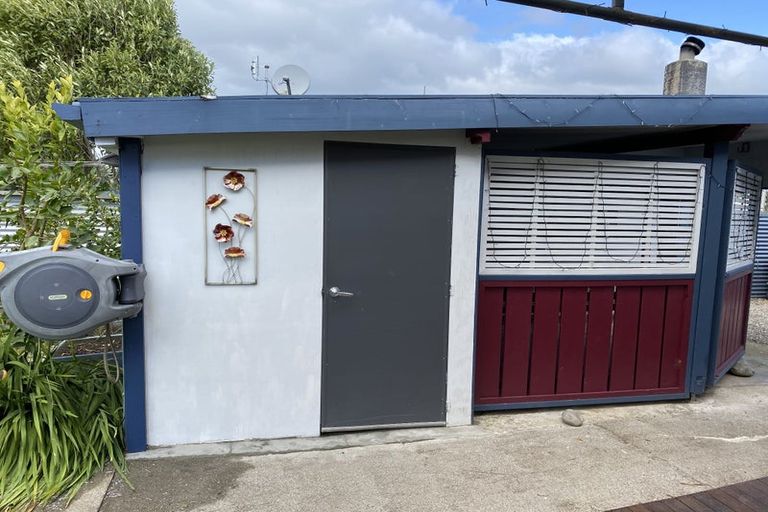 Photo of property in 35 Dublin Street, Martinborough, 5711