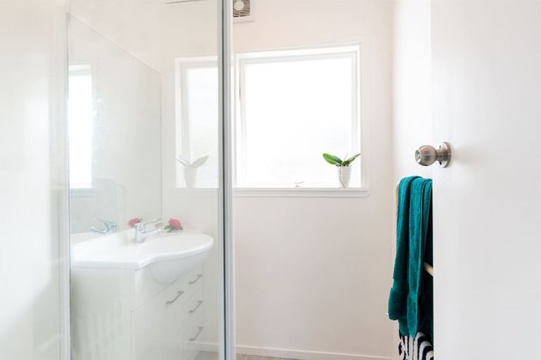 Photo of property in 2/8 East Coast Road, Milford, Auckland, 0620