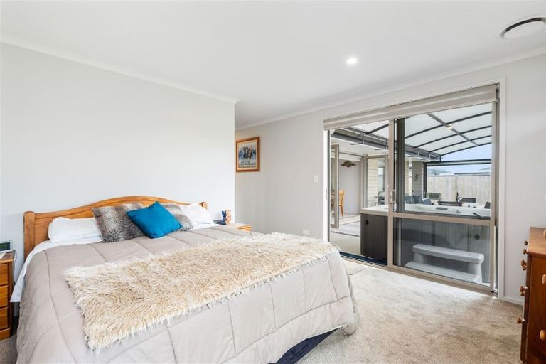 Photo of property in 6 Powhaitere Road, One Tree Point, 0118