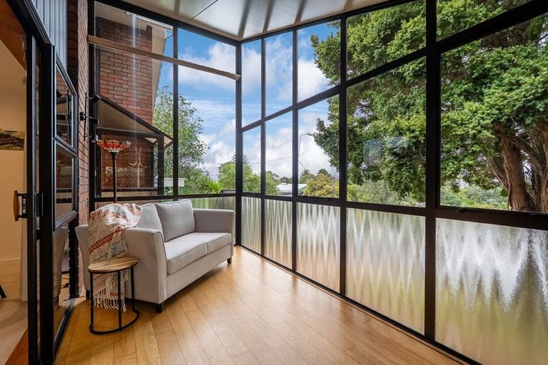 Photo of property in 1/233 Eskdale Road, Birkenhead, Auckland, 0626