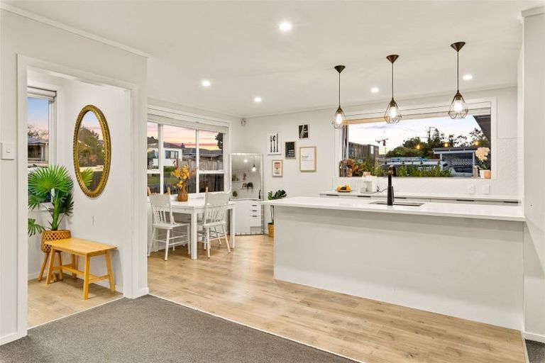 Photo of property in 16 Tapu Road, Huapai, Kumeu, 0810