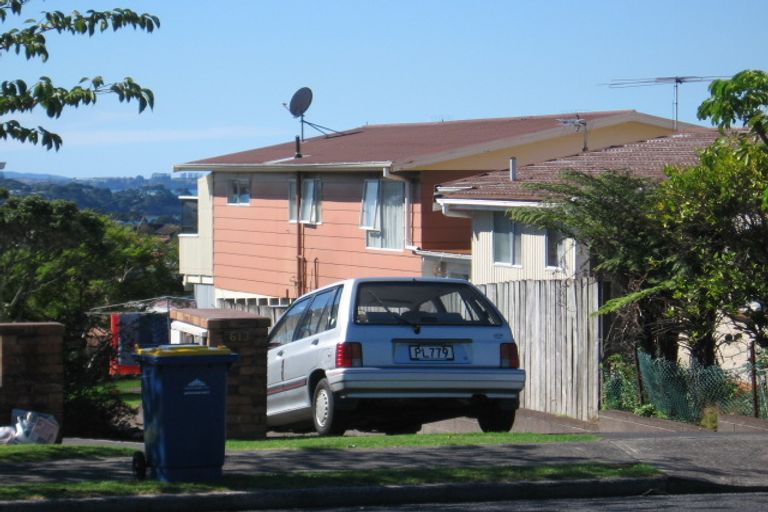 Photo of property in 1/611 Beach Road, Rothesay Bay, Auckland, 0630