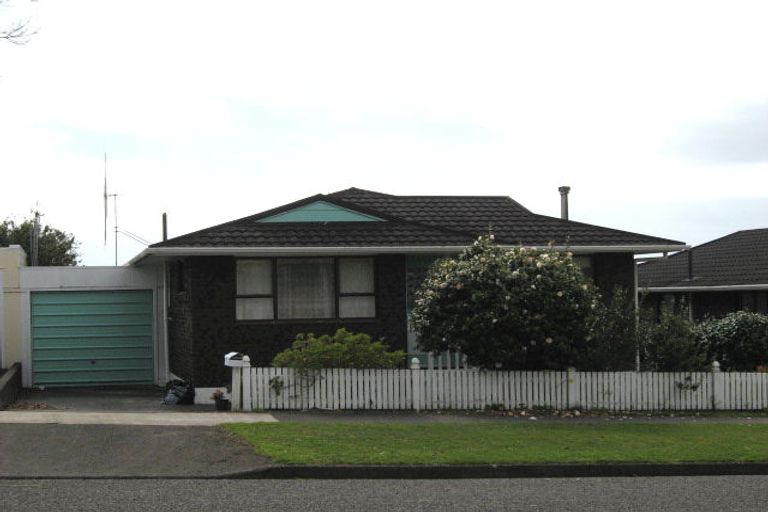 Photo of property in 21 Churchill Street, Levin, 5510