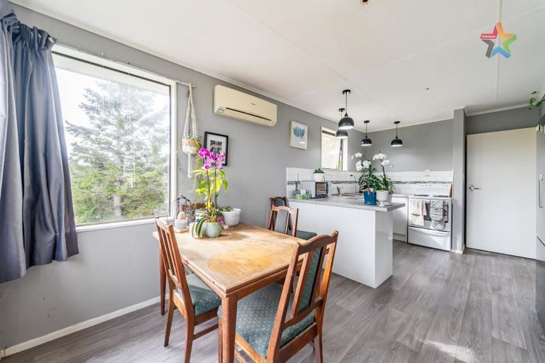 Photo of property in 10 Whitechapel Grove, Stokes Valley, Lower Hutt, 5019