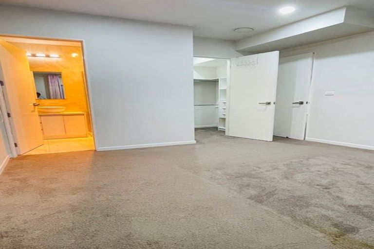 Photo of property in 23 Bartells Drive, Goodwood Heights, Auckland, 2105