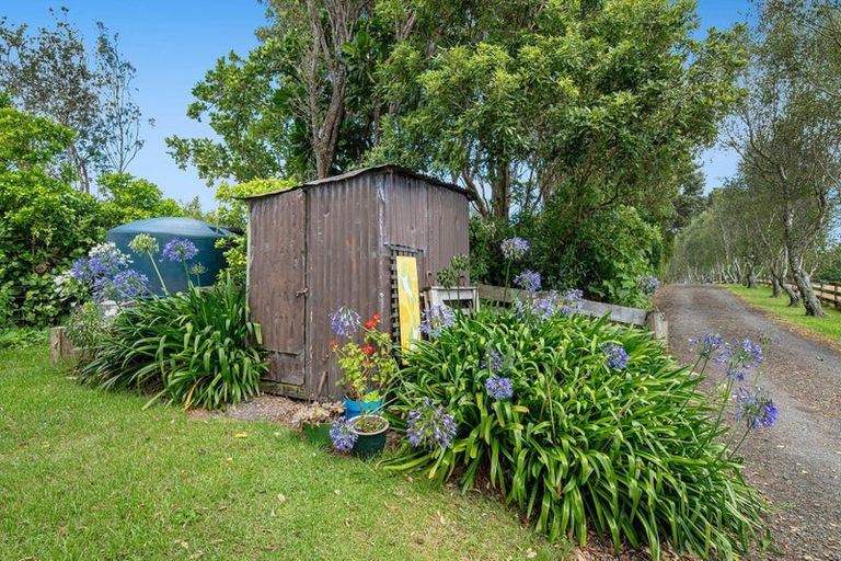 Photo of property in 154 Te Kanae Road, South Head, Helensville, 0874