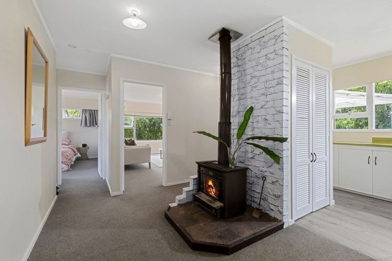 Photo of property in 1/7 Tallington Crescent, Torbay, Auckland, 0630