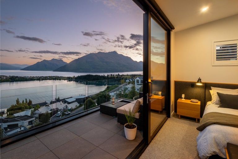 Photo of property in 92 Hensman Road, Queenstown, 9300