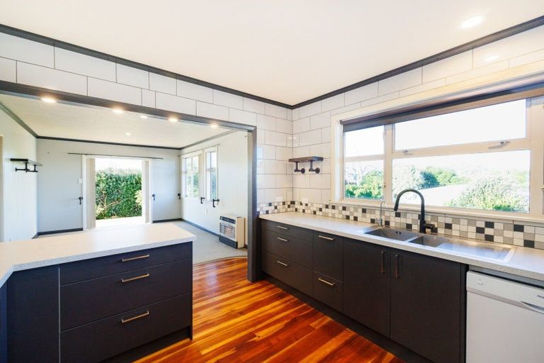 Photo of property in 392 Ruahine Street, Terrace End, Palmerston North, 4410