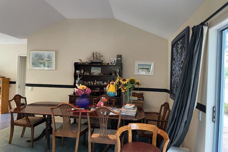 Photo of property in 21 Frank Knight Place, Waiuku, 2123