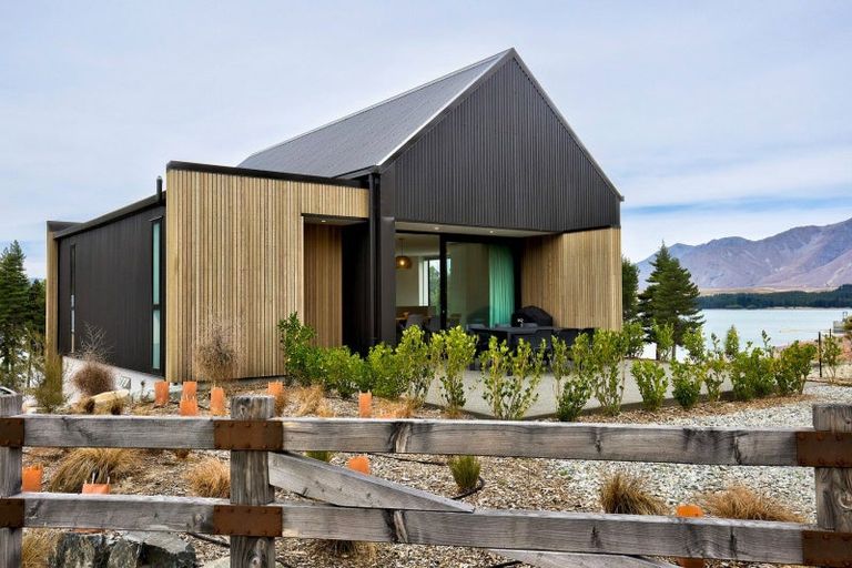 Photo of property in 16 Station Bay Rise, Lake Tekapo, 7999